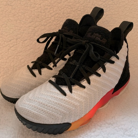 Boys, Size 5.5,Good Condition,White,Nike LeBron 16 - Picture 2 of 6